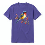 Un T-shirt violet T-shirt à col rond et manches courtes pour adulte, orné d'un motif représentant un oiseau sur le devant.