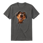Un T-shirt charbon à manches courtes et col rond, orné d'un motif représentant un chien sur le devant.