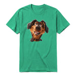 Un T-shirt kelly à manches courtes et col rond, orné d'un motif représentant un chien sur le devant.