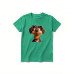 Un T-shirt kelly à manches courtes et col rond pour jeune, orné d'un motif représentant un chien sur le devant.