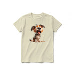 Un T-shirt latte à manches courtes et col rond pour jeune, orné d'un motif représentant un chien sur le devant.