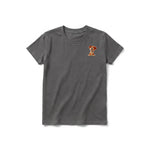 Un T-shirt charbon à manches courtes et col rond pour jeune, orné d'un motif représentant un chien sur la poitrine gauche.