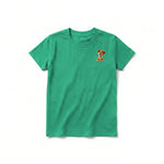 Un T-shirt kelly à manches courtes et col rond pour jeune, orné d'un motif représentant un chien sur la poitrine gauche.