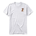 Un T-shirt gris cendré à manches courtes et col rond, orné d'un motif représentant un chien sur la poitrine gauche.