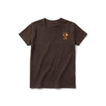 Un T-shirt chocolat à manches courtes et col rond pour jeune, orné d'un motif représentant un chien sur la poitrine gauche.