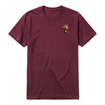 Un T-shirt marron à manches courtes et col rond, orné d'un motif représentant un chien sur la poitrine gauche.