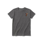 Un T-shirt charbon à manches courtes et col rond pour jeune, orné d'un motif représentant un chien sur la poitrine gauche.