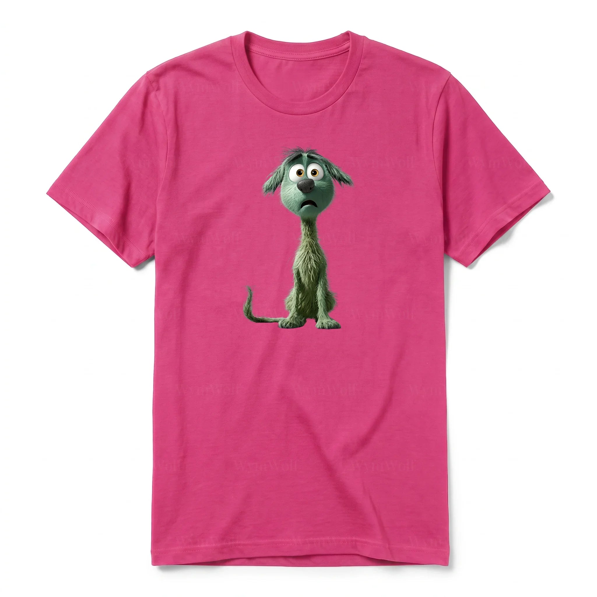 Un T-shirt framboise à manches courtes et col rond, orné d'un motif représentant un chien sur le devant.