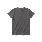 Un T-shirt charbon à manches courtes et col rond pour jeune, orné d'un motif représentant un chien sur la poitrine gauche.