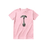 Un T-shirt rose à manches courtes et col rond pour jeune, orné d'un motif représentant un chien sur le devant.