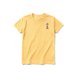 Un T-shirt moutarde à manches courtes et col rond pour jeune, orné d'un motif représentant un chien sur la poitrine gauche.