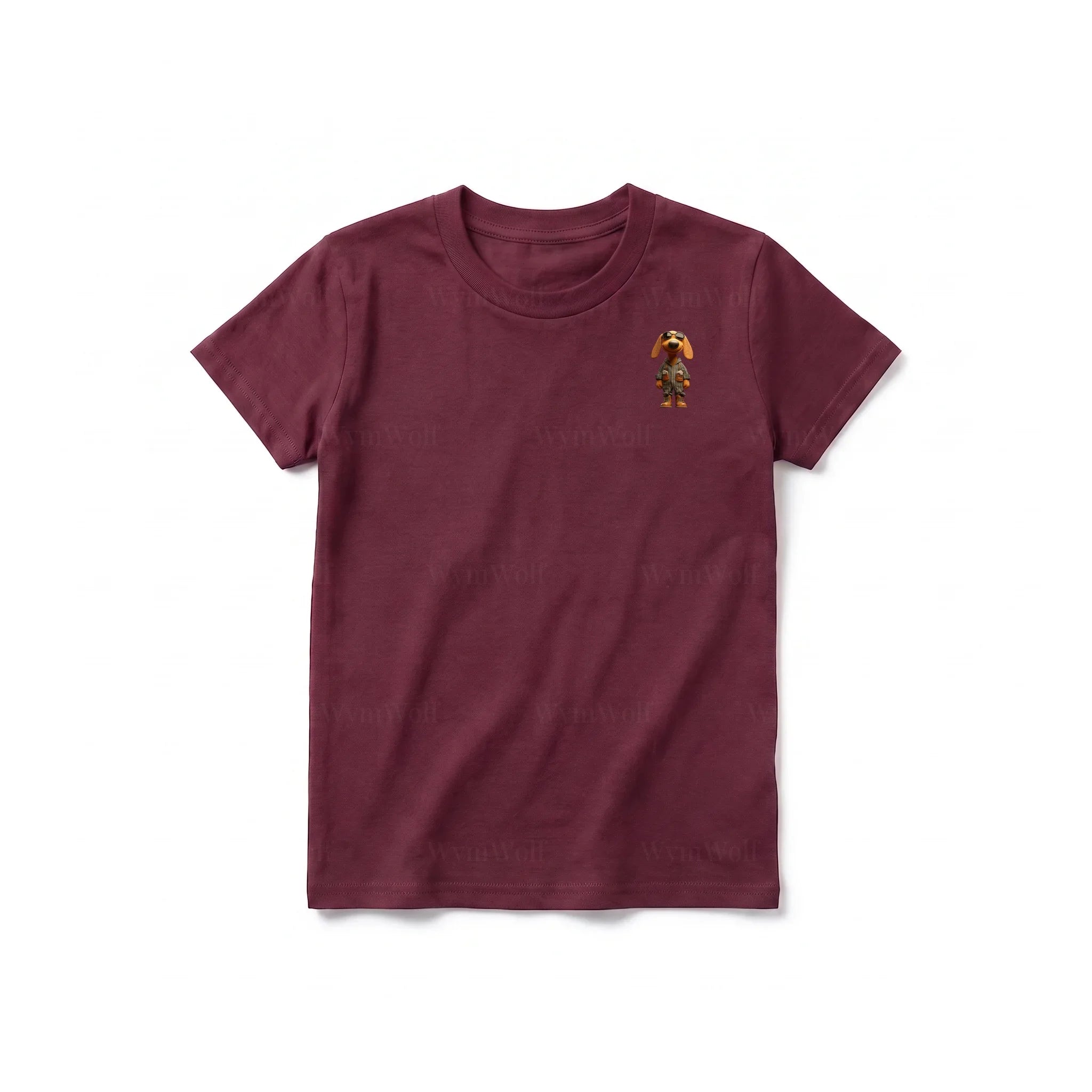 Un T-shirt marron à manches courtes et col rond pour jeune, orné d'un motif représentant un chien sur la poitrine gauche.