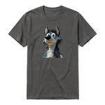 Un T-shirt charbon à manches courtes et col rond, orné d'un motif représentant un chien sur le devant.