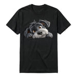 Un T-shirt noir à manches courtes et col rond, orné d'un motif représentant un chien sur le devant.