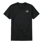 Un T-shirt noir à manches courtes et col rond, orné d'un motif représentant un chien sur la poitrine gauche.