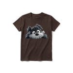 Un T-shirt chocolat à manches courtes et col rond pour jeune, orné d'un motif représentant un chien sur le devant.