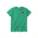 Un T-shirt kelly à manches courtes et col rond pour jeune, orné d'un motif représentant un chien sur la poitrine gauche.