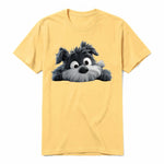 Un T-shirt moutarde à manches courtes et col rond, orné d'un motif représentant un chien sur le devant.