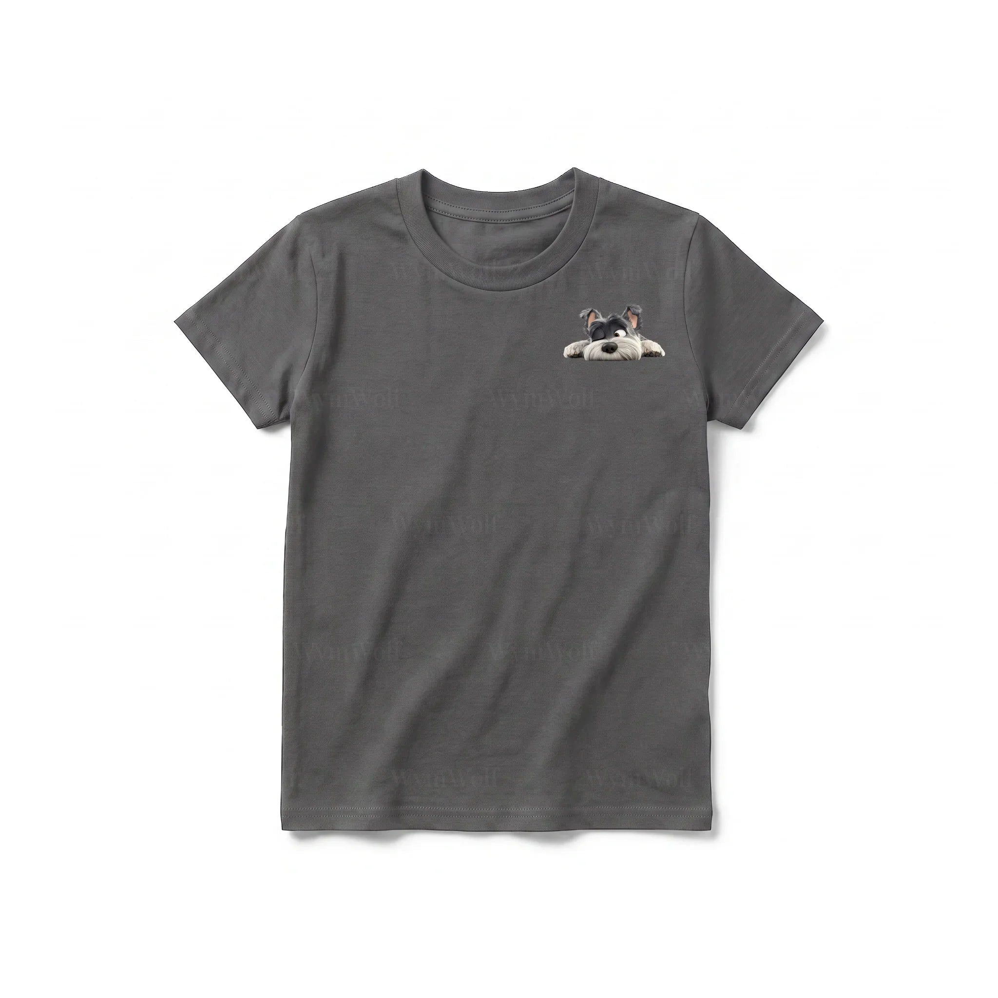 Un T-shirt charbon à manches courtes et col rond pour jeune, orné d'un motif représentant un chien sur la poitrine gauche.