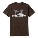 Un T-shirt chocolat à manches courtes et col rond, orné d'un motif représentant un chien sur le devant.