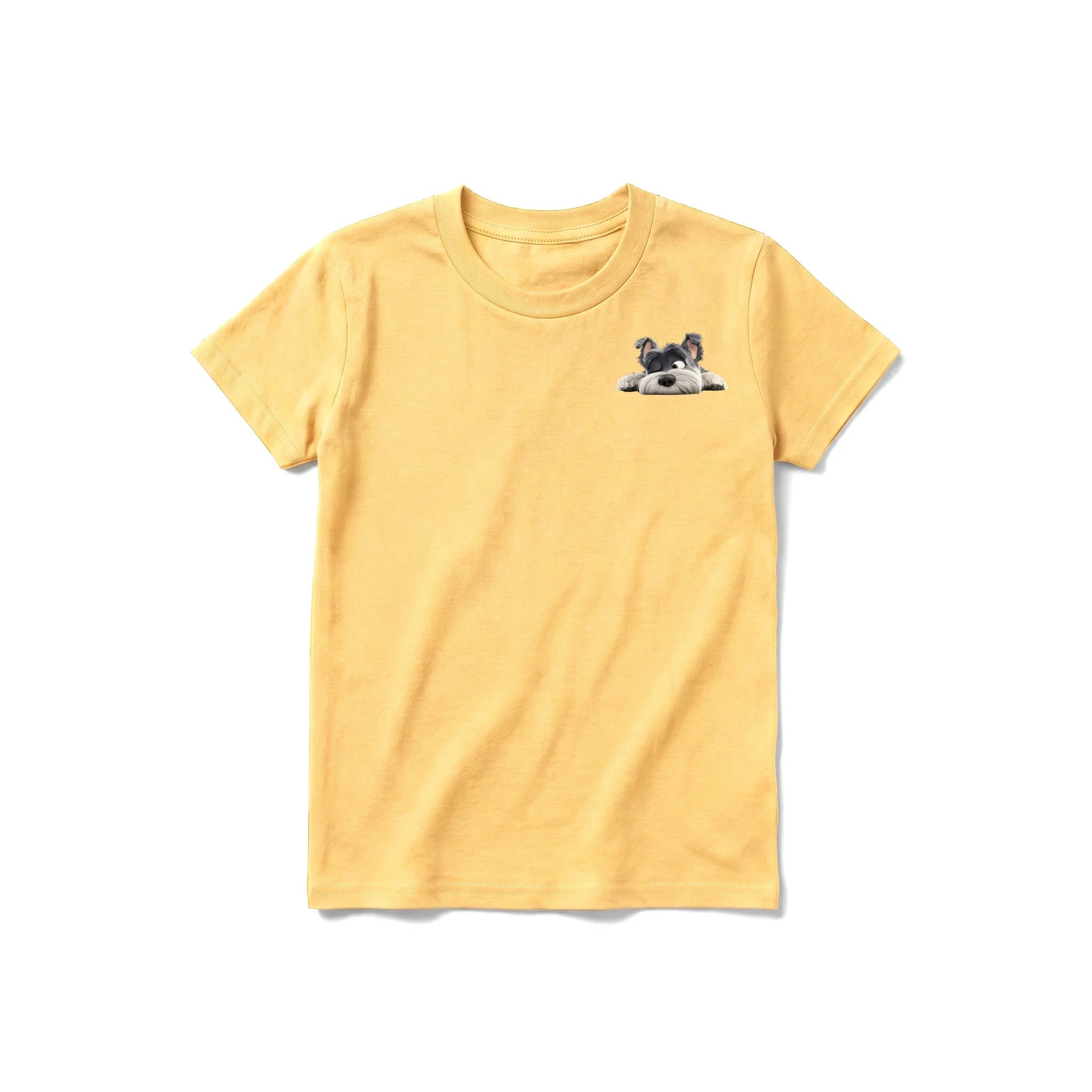 Un T-shirt moutarde à manches courtes et col rond pour jeune, orné d'un motif représentant un chien sur la poitrine gauche.