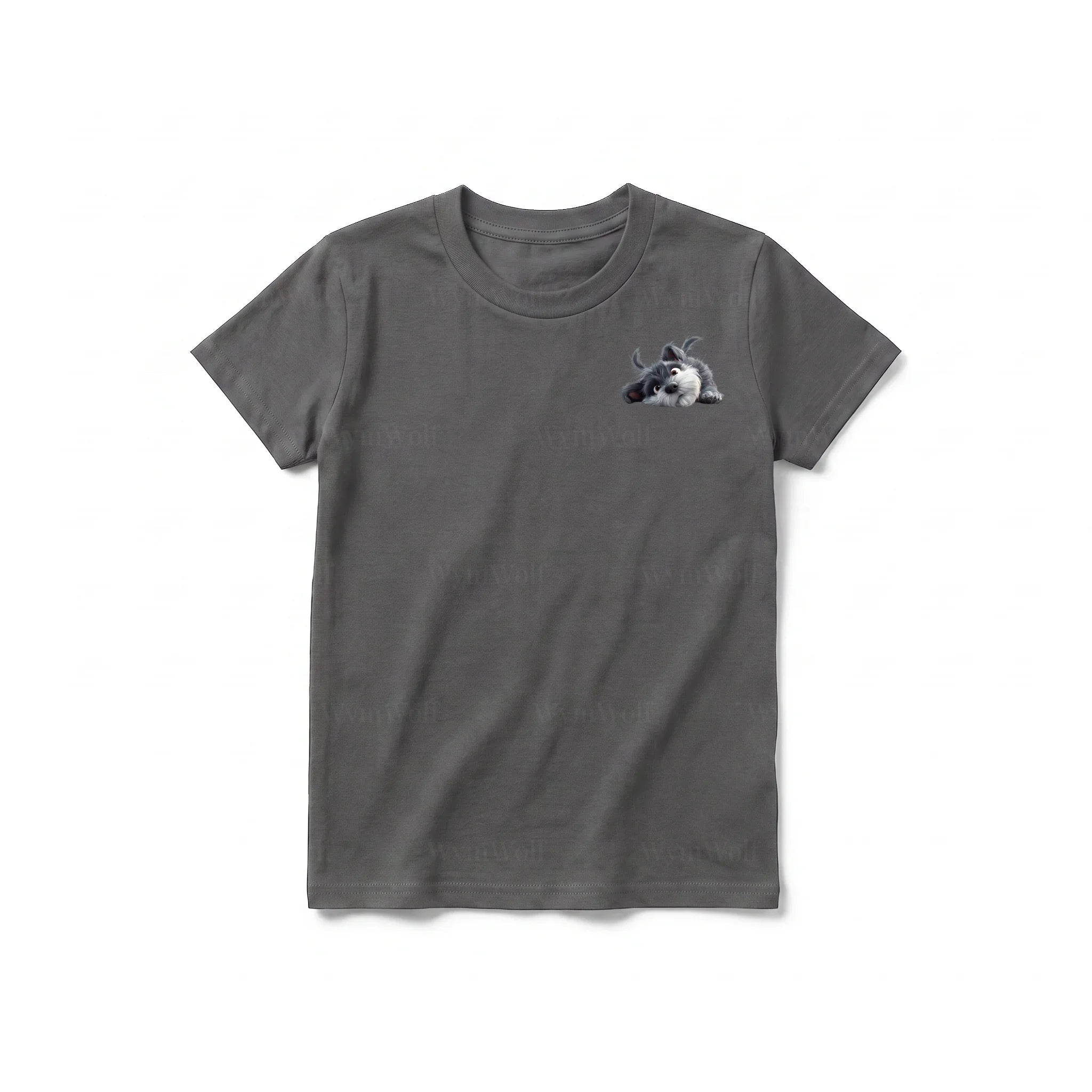 Un T-shirt charbon à manches courtes et col rond pour jeune, orné d'un motif représentant un chien sur la poitrine gauche.