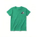Un T-shirt kelly à manches courtes et col rond pour jeune, orné d'un motif représentant un chien sur la poitrine gauche.