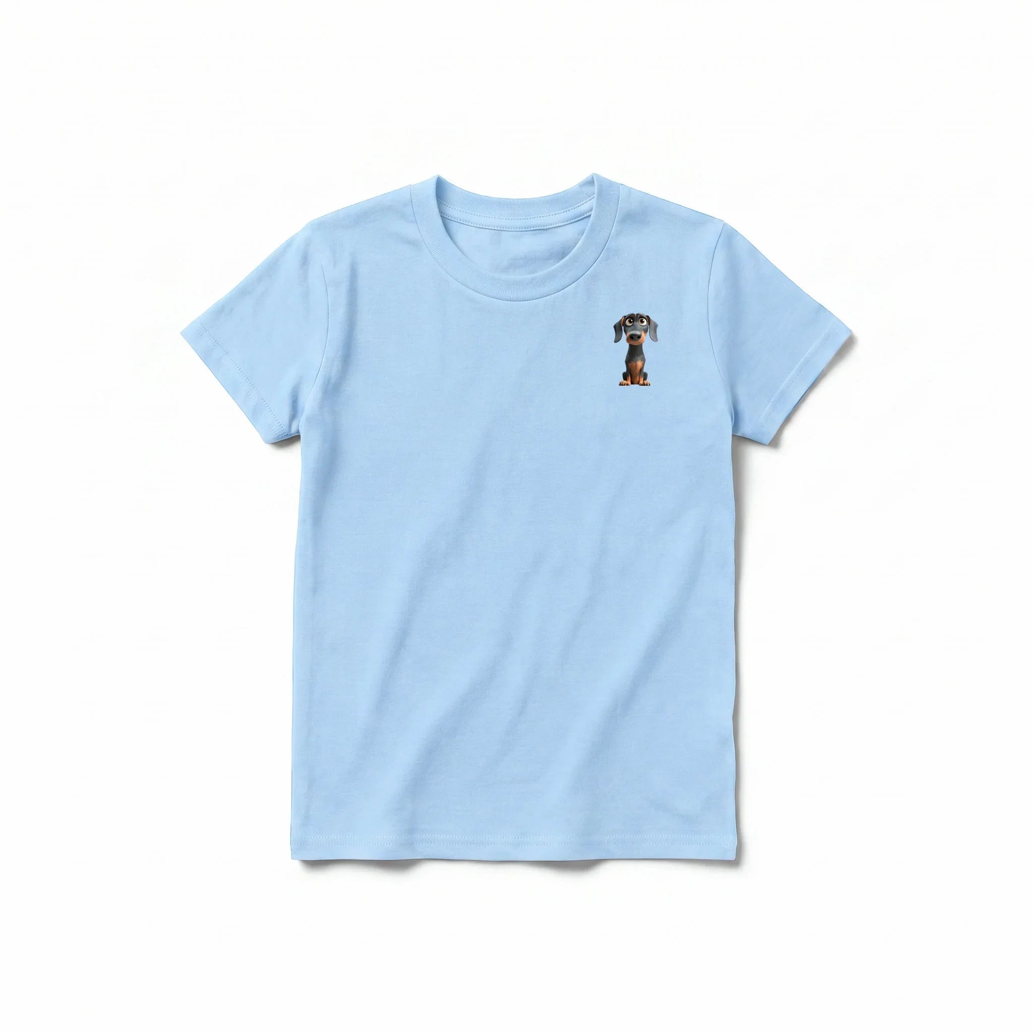 Un T-shirt poudre à manches courtes et col rond pour jeune, orné d'un motif représentant un chien sur la poitrine gauche.