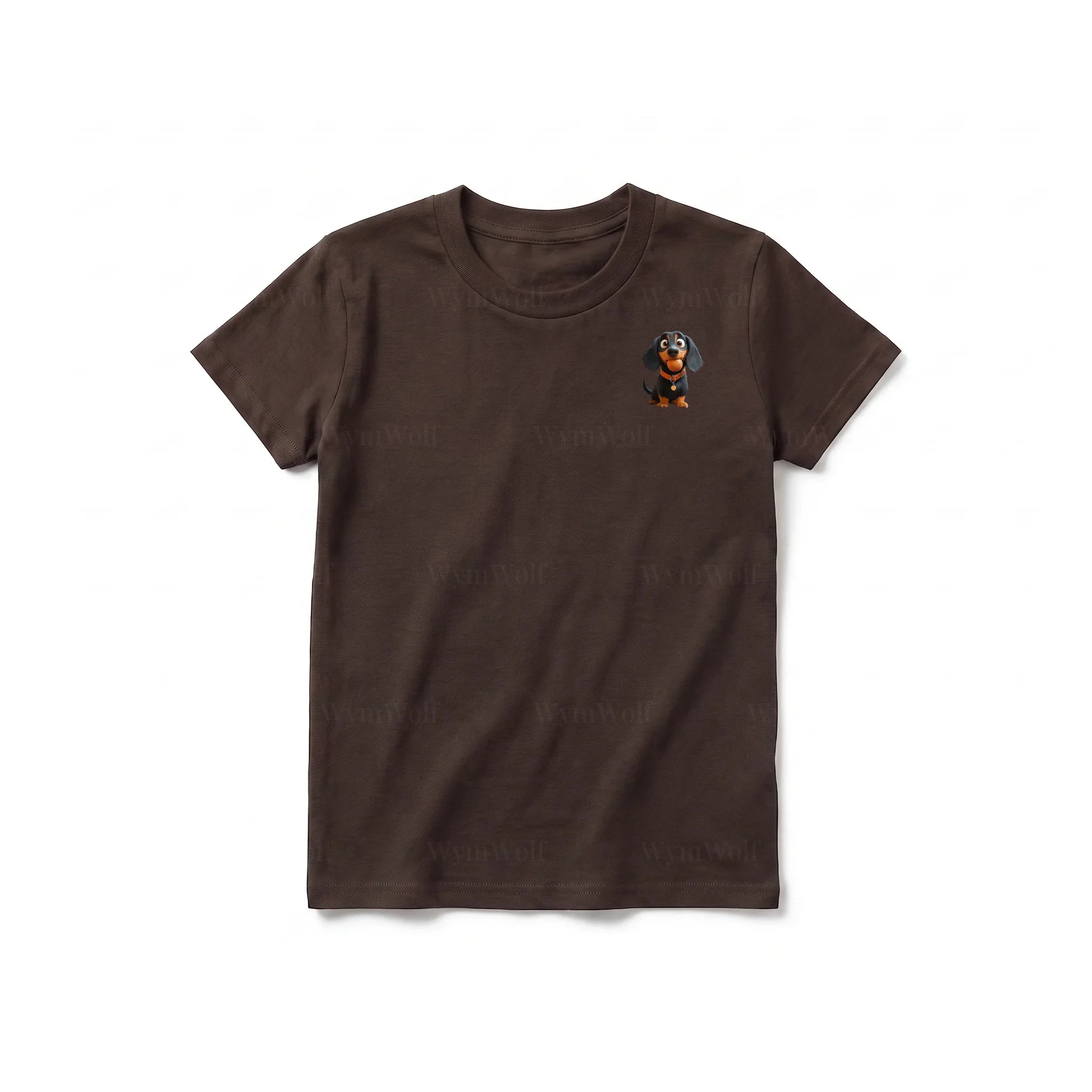 Un T-shirt chocolat à manches courtes et col rond pour jeune, orné d'un motif représentant un chien sur la poitrine gauche.