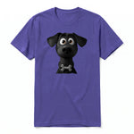 Un T-shirt violet à manches courtes et col rond, orné d'un motif représentant un chien sur le devant.