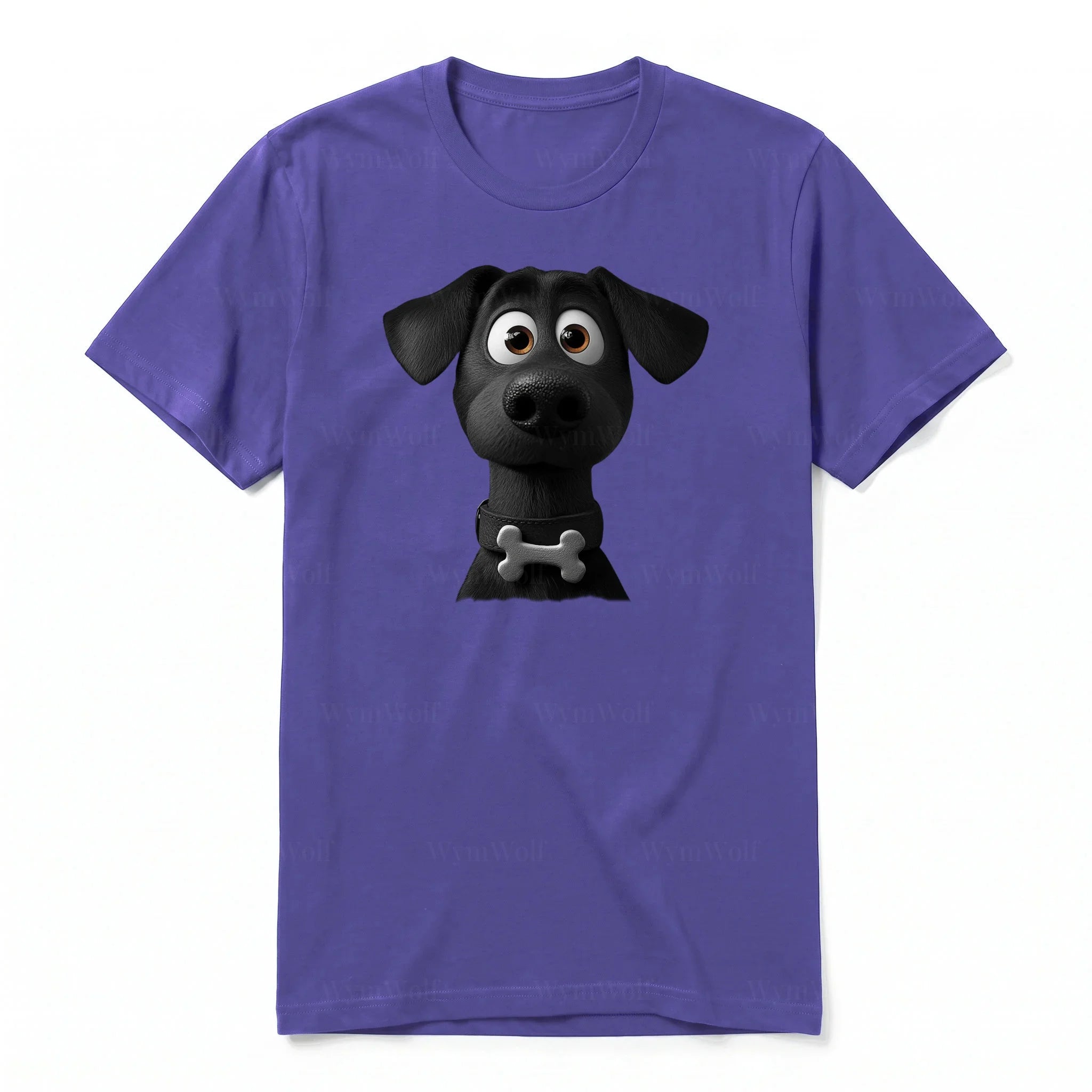 Un T-shirt violet à manches courtes et col rond, orné d'un motif représentant un chien sur le devant.
