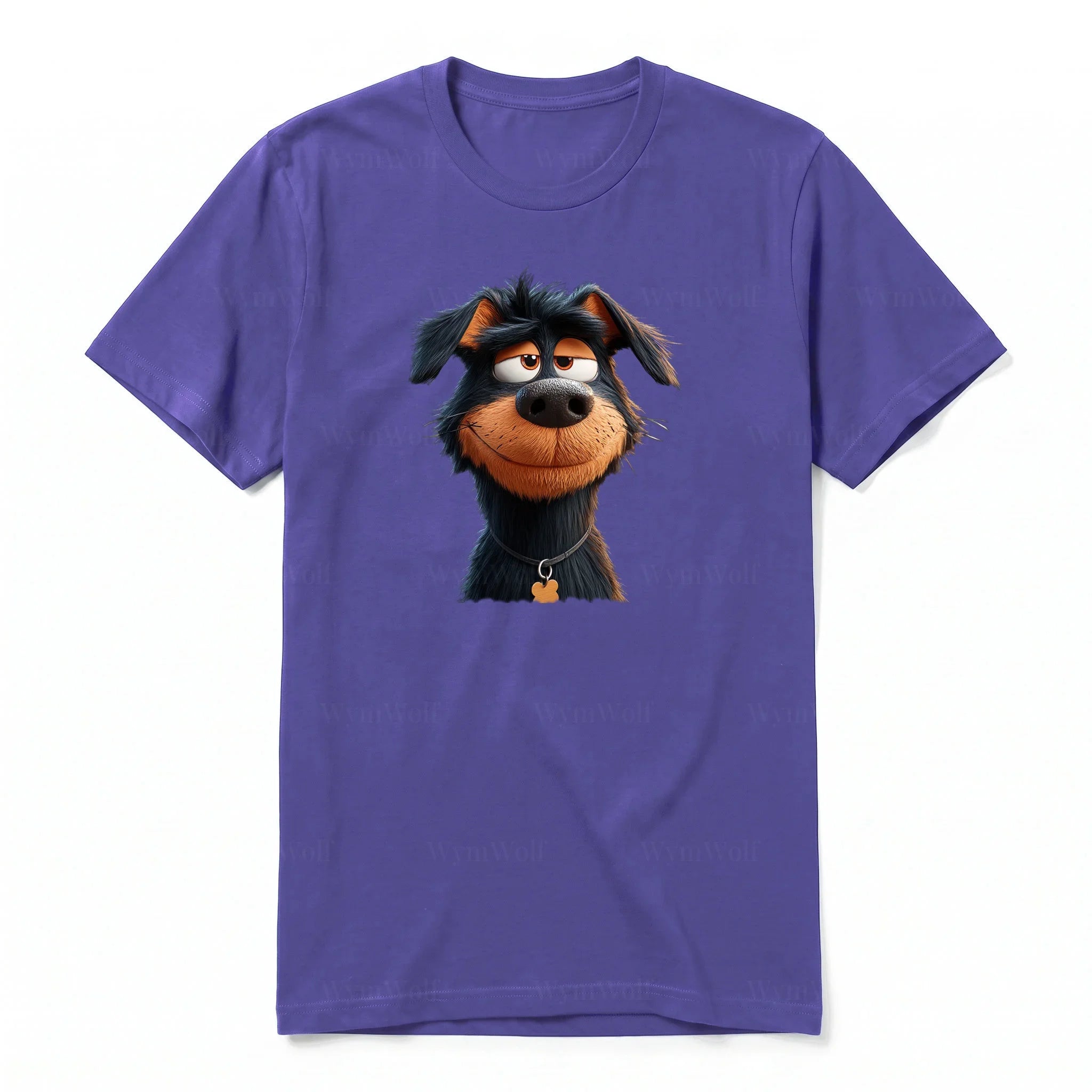 Un T-shirt violet à manches courtes et col rond, orné d'un motif représentant un chien sur le devant.