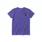 Un T-shirt violet à manches courtes et col rond pour jeune, orné d'un motif représentant un chien sur la poitrine gauche.