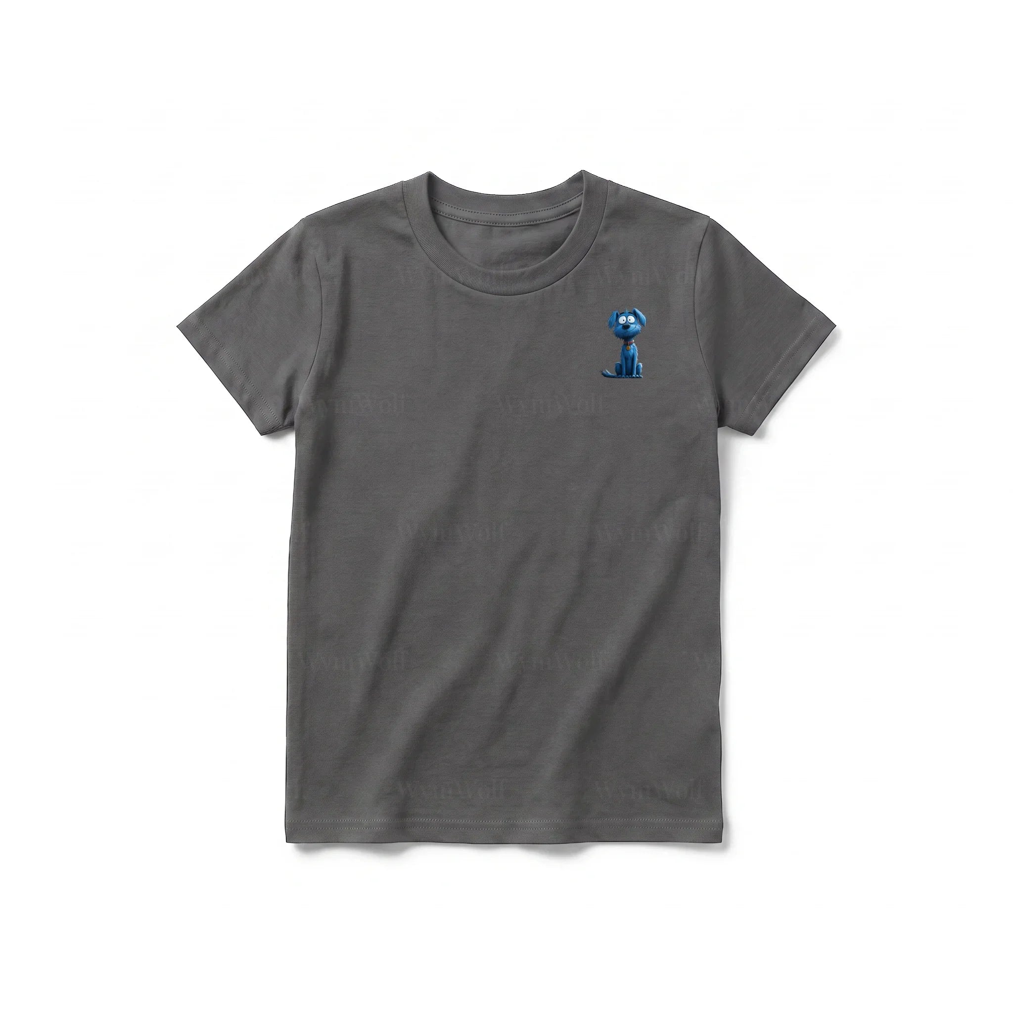 Un T-shirt charbon à manches courtes et col rond pour jeune, orné d'un motif représentant un chien sur la poitrine gauche.