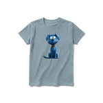 Un T-shirt sauge à manches courtes et col rond pour jeune, orné d'un motif représentant un chien sur le devant.