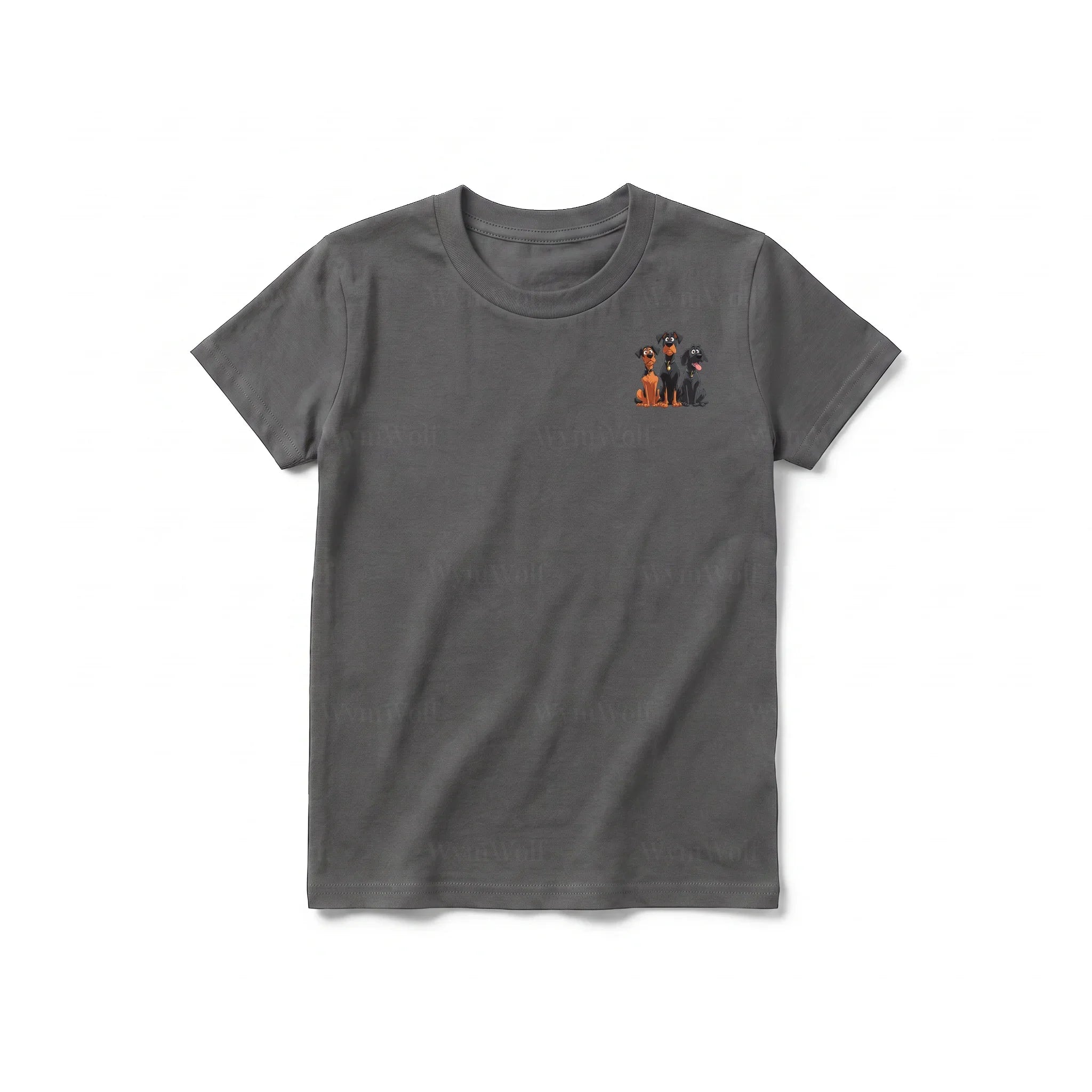 Un T-shirt charbon à manches courtes et col rond pour jeune, orné d'un motif représentant un chien sur la poitrine gauche.