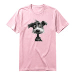 Un T-shirt rose à manches courtes et col rond, orné d'un motif représentant un chien sur le devant.
