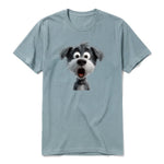 Un T-shirt sauge à manches courtes et col rond, orné d'un motif représentant un chien sur le devant.