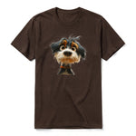 Un T-shirt chocolat à manches courtes et col rond, orné d'un motif représentant un chien sur le devant.
