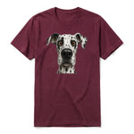 Un T-shirt marron à manches courtes et col rond, orné d'un motif représentant un chien sur le devant.