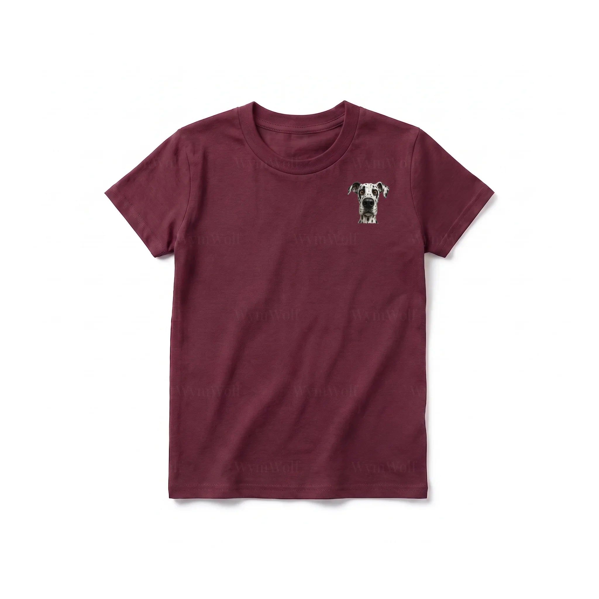 Un T-shirt marron à manches courtes et col rond pour jeune, orné d'un motif représentant un chien sur la poitrine gauche.