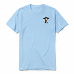 Un T-shirt poudre à manches courtes et col rond, orné d'un motif représentant un animal de la ferme sur la poitrine gauche.