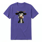 Un T-shirt violet à manches courtes et col rond, orné d'un motif représentant un animal de la ferme sur le devant.