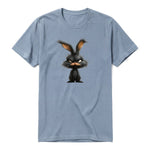 Un T-shirt steel-blue à manches courtes et col rond, orné d'un motif représentant un animal de la ferme sur le devant.