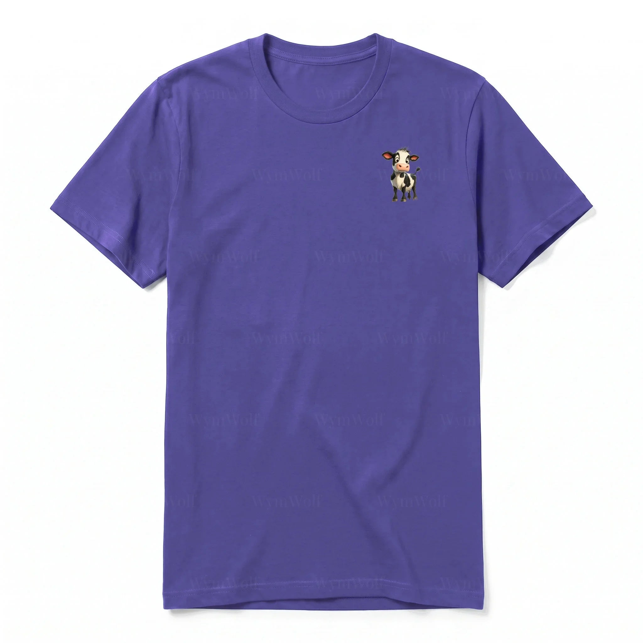 Un T-shirt violet à manches courtes et col rond, orné d'un motif représentant un animal de la ferme sur la poitrine gauche.