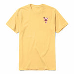 Un T-shirt moutarde à manches courtes et col rond, orné d'un motif représentant un animal de la ferme sur la poitrine gauche.