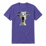Un T-shirt violet à manches courtes et col rond, orné d'un motif représentant un animal de la ferme sur le devant.