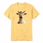 Un T-shirt moutarde à manches courtes et col rond, orné d'un motif représentant un animal de la ferme sur le devant.