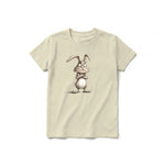 Un T-shirt latte à manches courtes et col rond pour jeune, orné d'un motif représentant un animal de la ferme sur le devant.