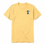 Un T-shirt moutarde à manches courtes et col rond, orné d'un motif représentant un animal de la ferme sur la poitrine gauche.